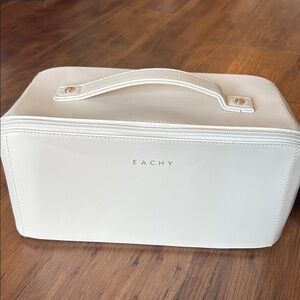 Eachy Large Cream Women's Toiletry Bag